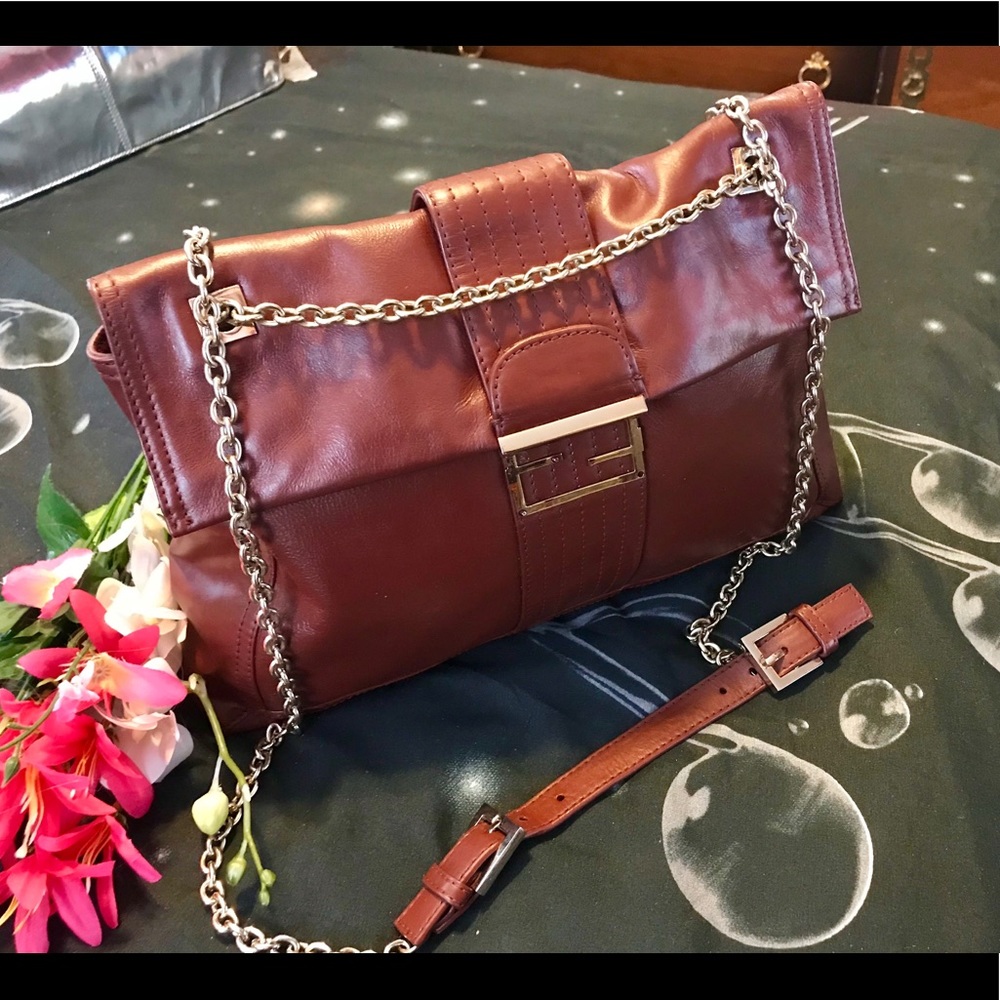 FENDI MAXI SHOULDER/BROWN LEATHER BAG/FLAP CLOSURE